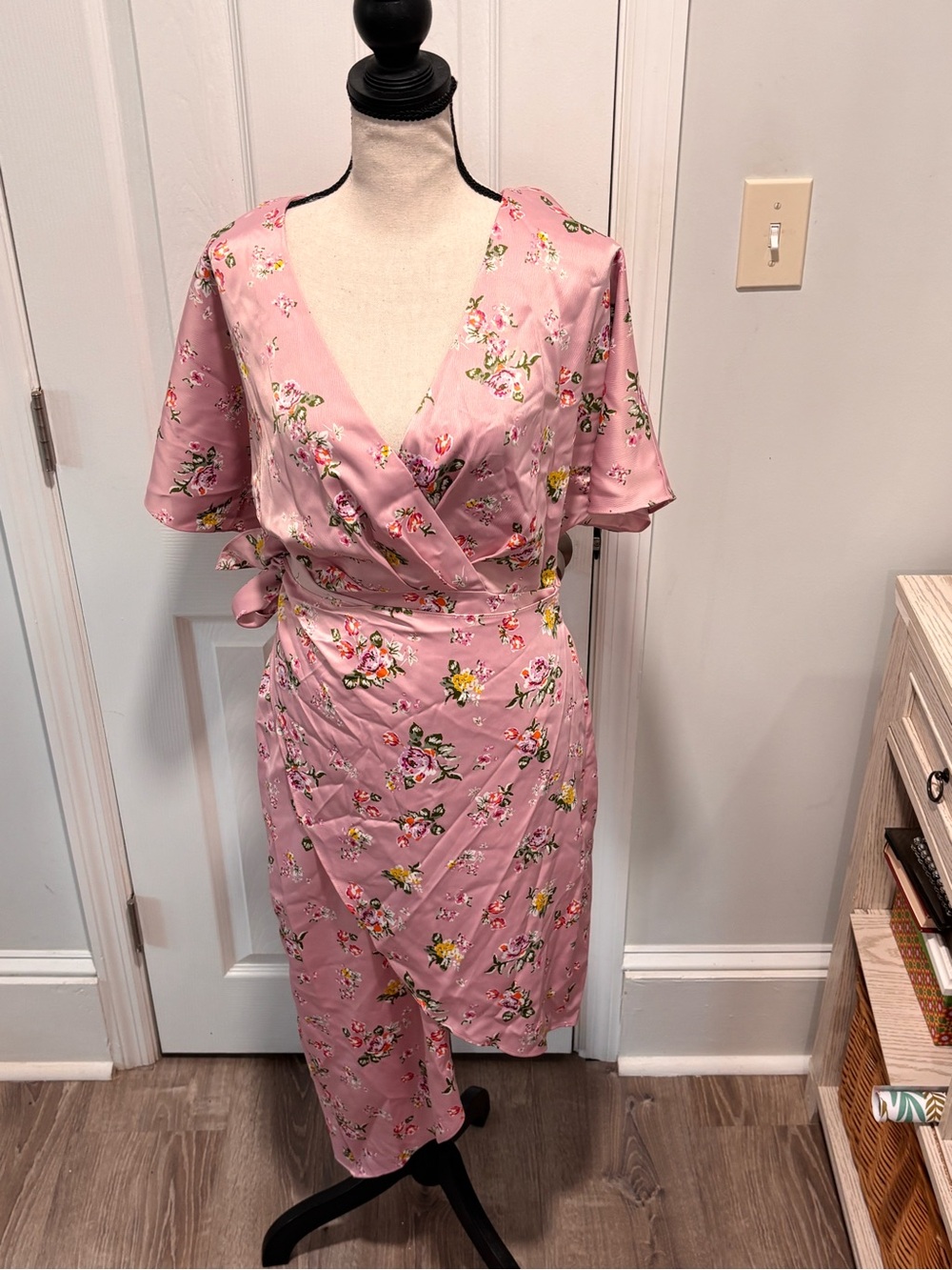 🟡Charles David Blush Pink Floral Wrap Mini Dress with Side Tie - Picture 2 of 10